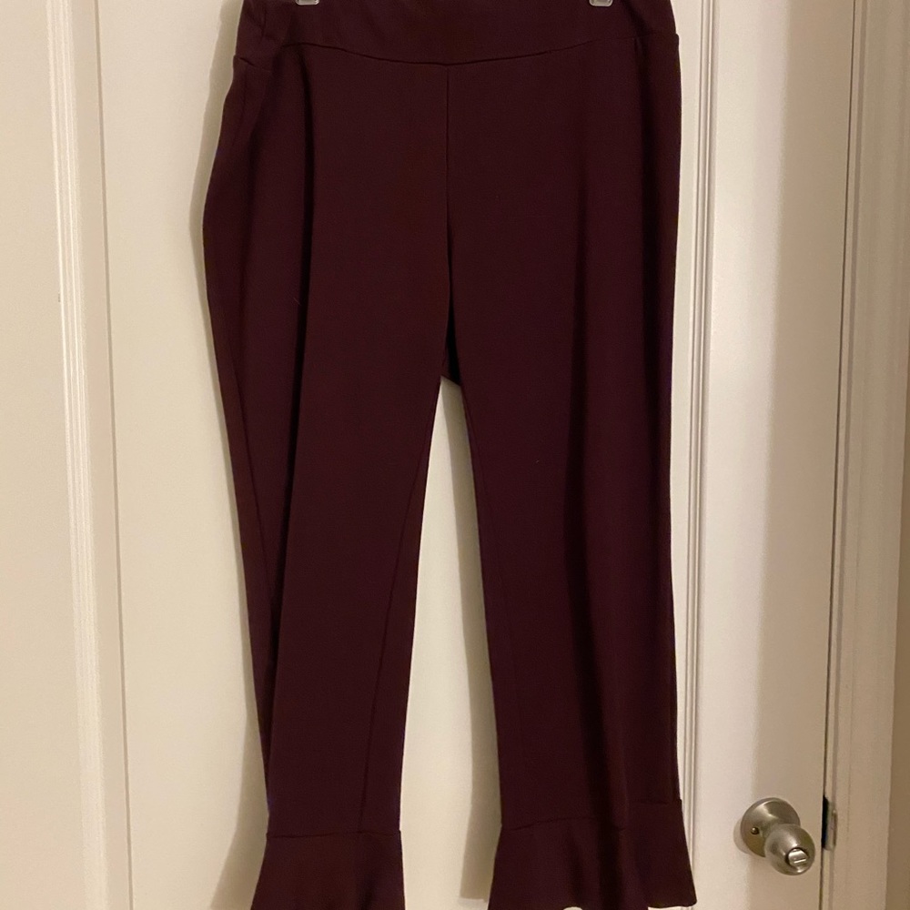 High waisted maroon stretch pants